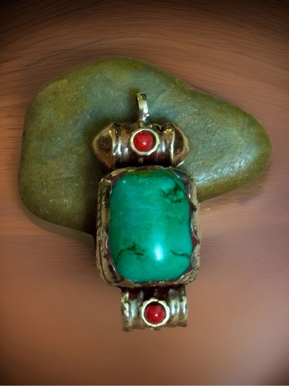 Vintage & Hand Carved Auspicious Floral Pattern Turquoise Pendant Set In Silver